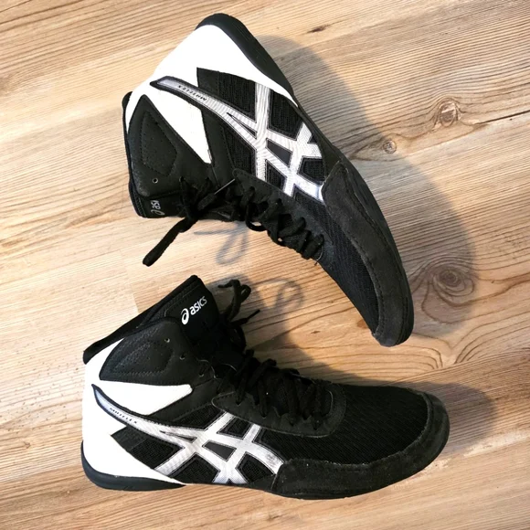 Asics | Shoes | Asics Matflex Men Size 2 Black And White  display picture 3